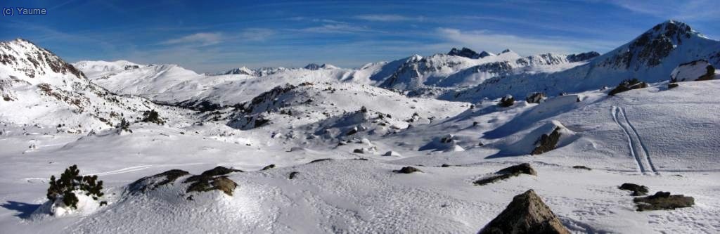 El circ dels Pessons, des del baix del Cubil al Montmal&uacute;s. Entre mig, Juclar, Siscar&oacute;, Cabaneta i Envalira (suposo).