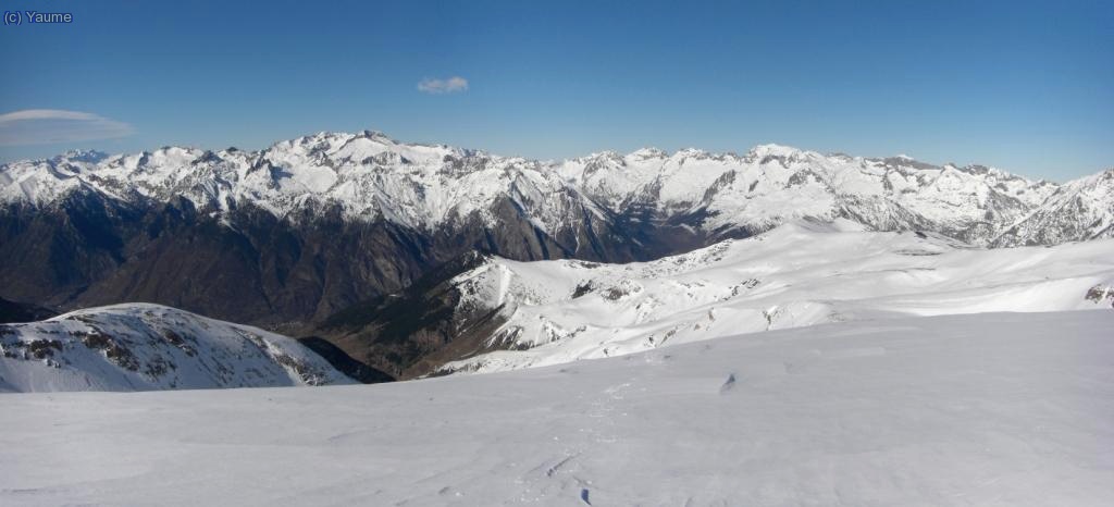 Perdiguero i Posets, all&agrave; lluny, el Perdut treu el cap.
