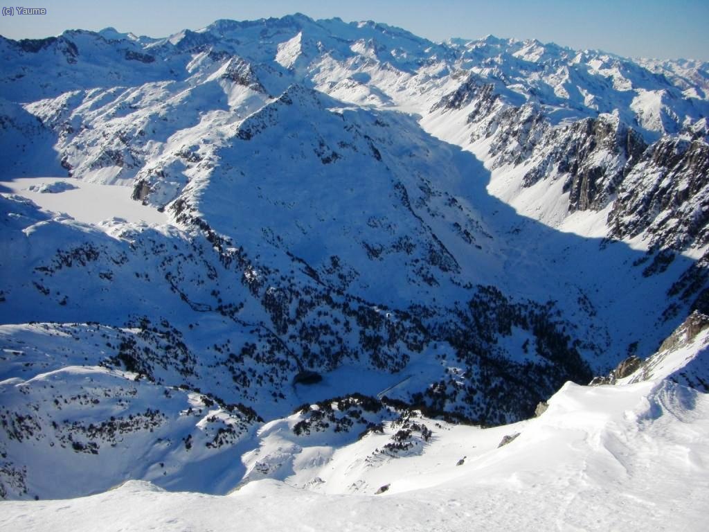 A baix, la Restanca ben a prop.