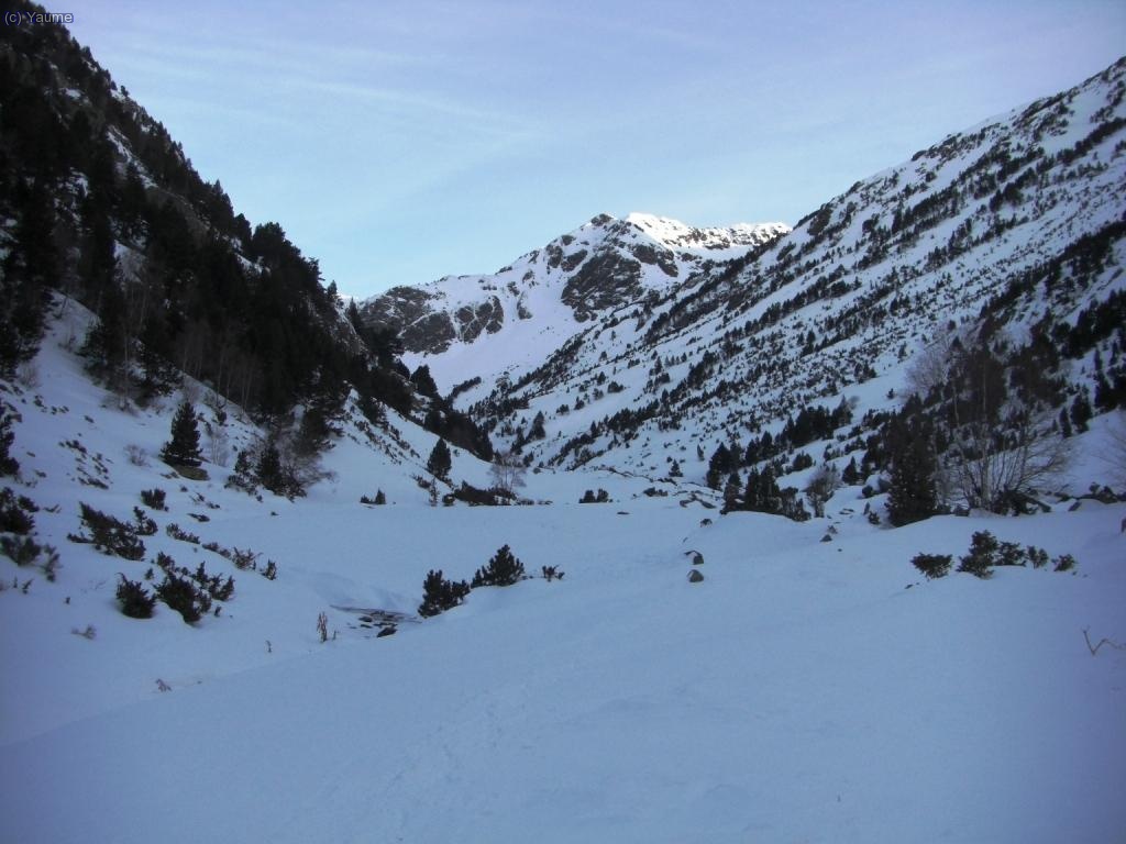 ...millor tirem amunt a empaitar el solet que escalfa el pic de Banyell (o de Bagnels o del port de Siguer, que la topon&iacute;mia andorrana &eacute;s molt rica).