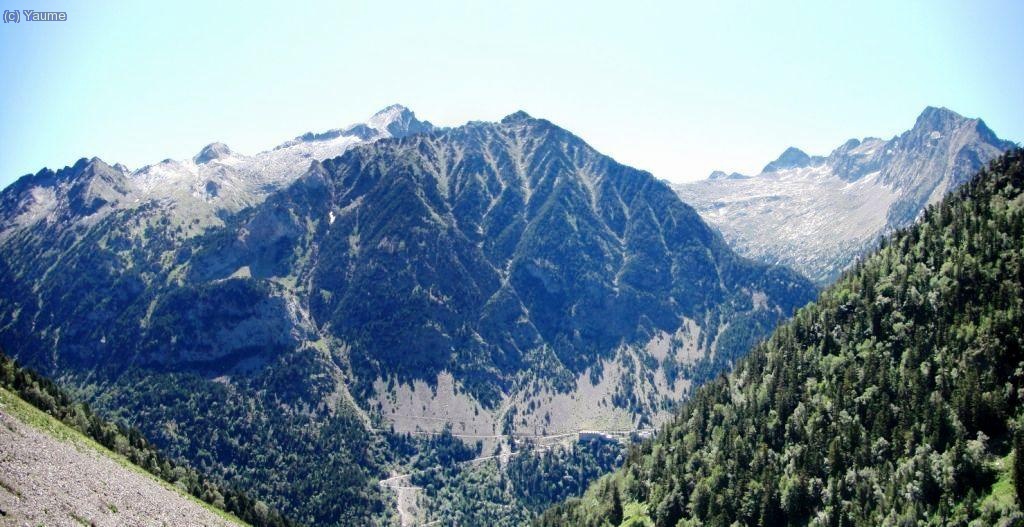 Avall queden els ba&ntilde;s de Ben&aacute;s.