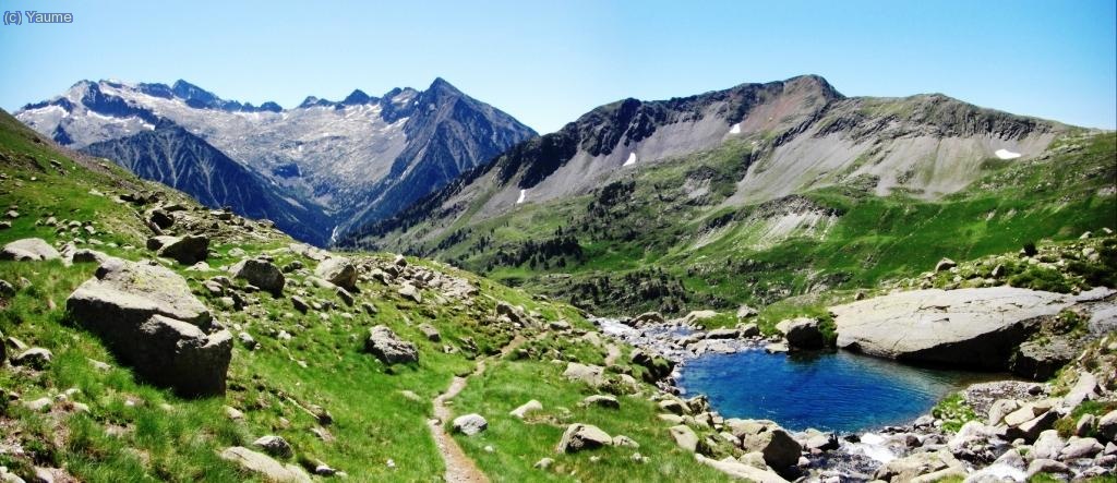 I xino-xano anant fent amb Alba i el Dalliu com a tel&oacute; de fons.