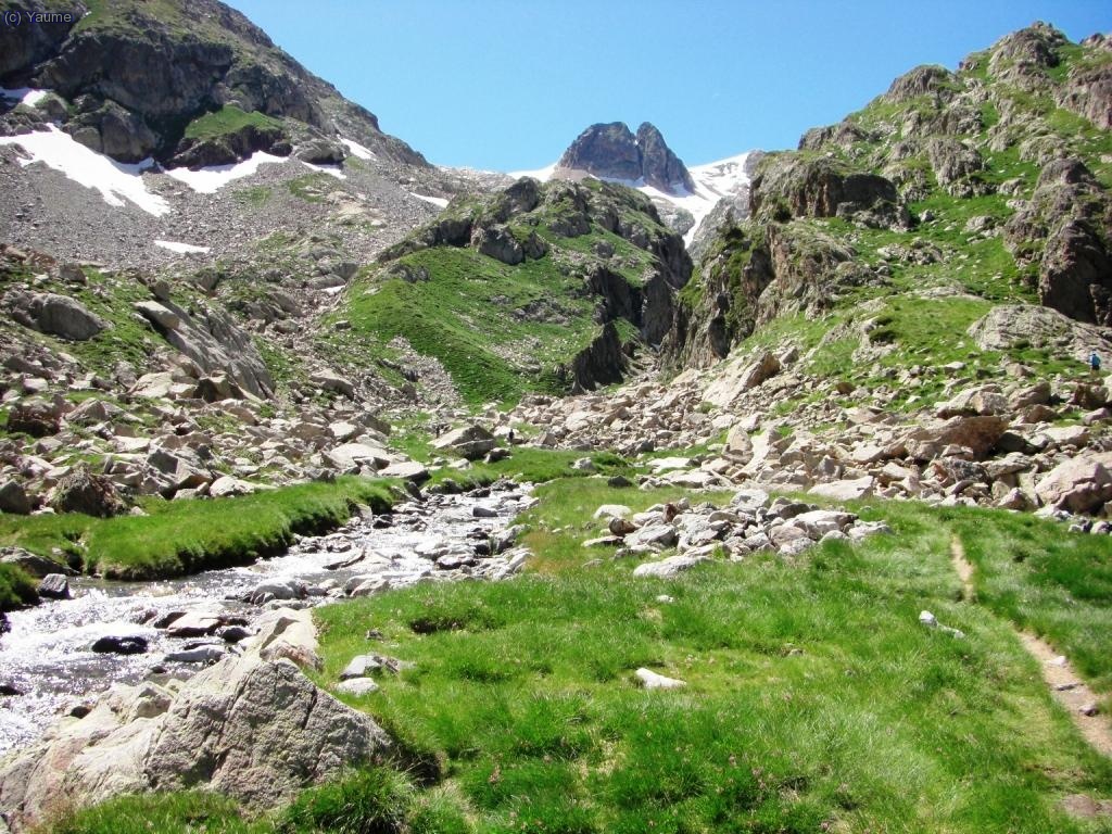 Deixem enrera la pedra i els peus ens recorden lo agradable que &eacute;s xafar tou, ufff!.