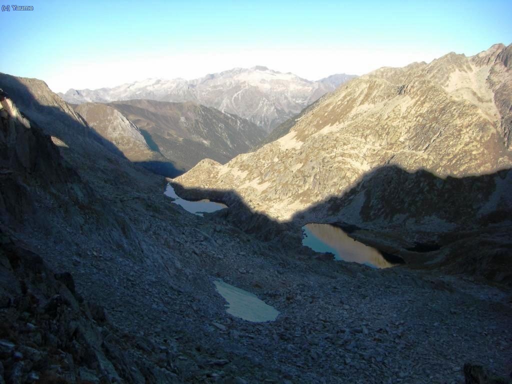 Des del coll de Ballibierna els estanys i la vall d