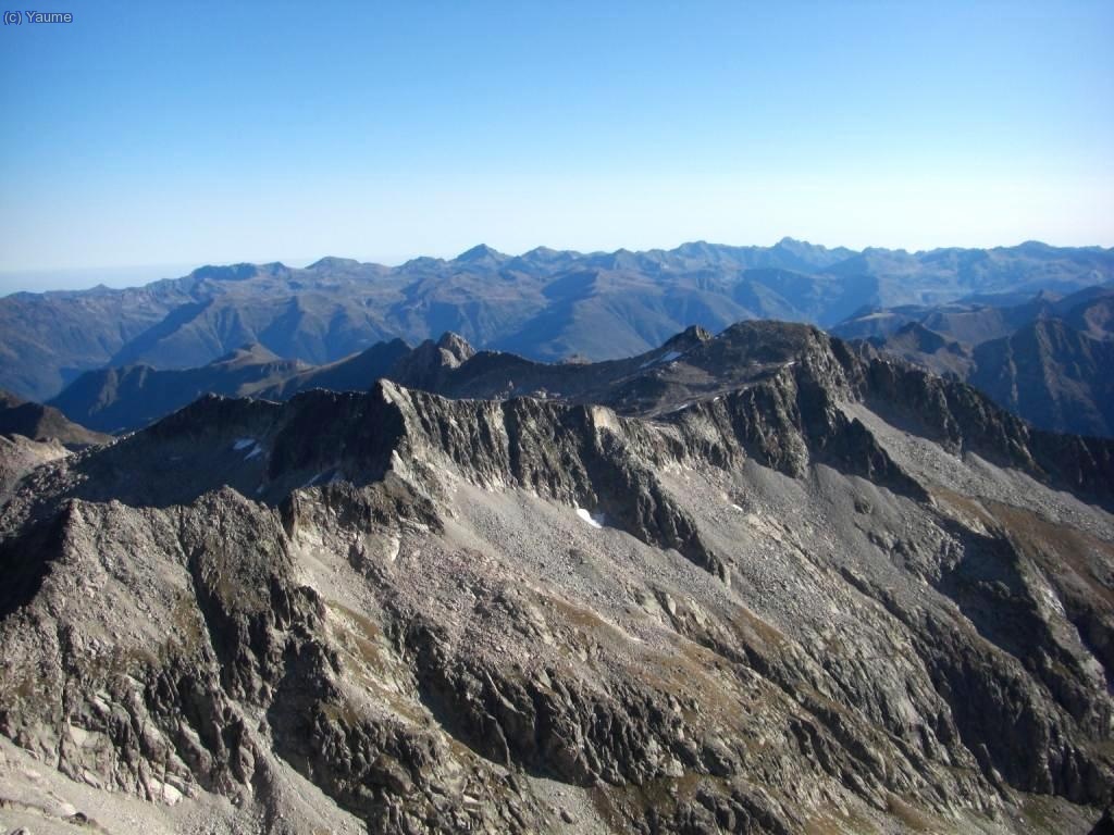 Ixalenques i Mulleres. Al fons l