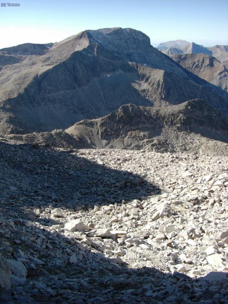 El mar de blocs, cam&iacute; del coll dels sarrios i Ballibierna.