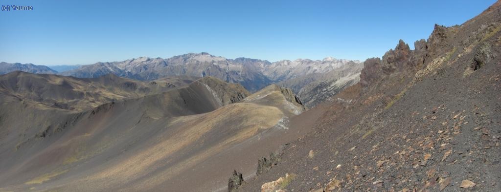 Posets i Perdiguero ens guaiten tot baixant del Culebres.