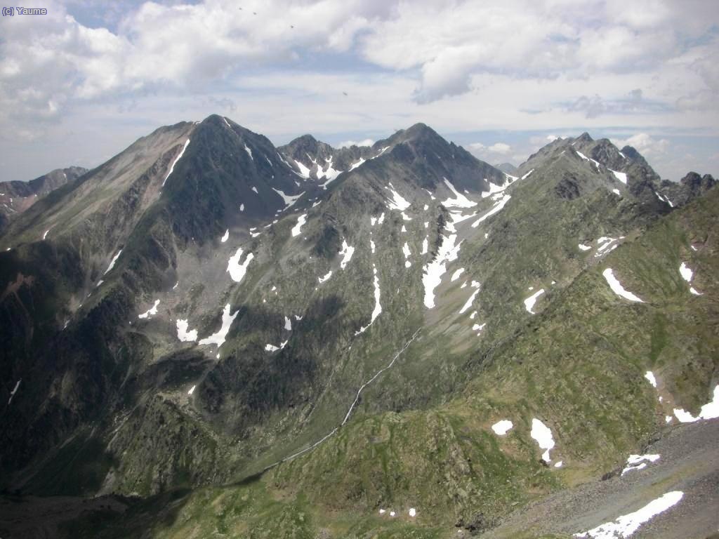 Entre el Comapedrosa i amics, el clot i la cresta del forat dels malhiverns i el pla de l