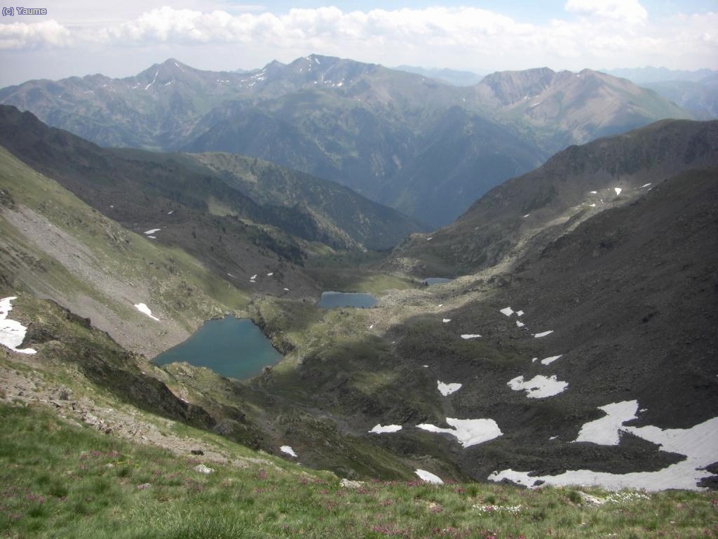 Des del roc de Montmantell, els estanys d