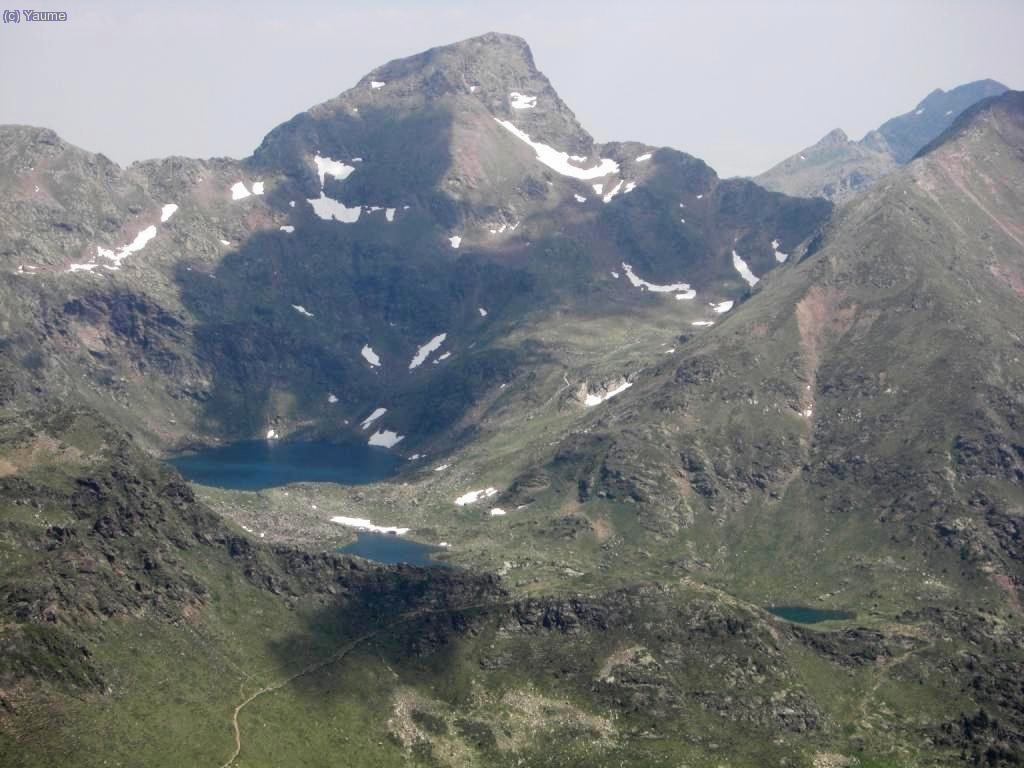 A tocar (gaireb&eacute;) els estanys i pic de Tristaina