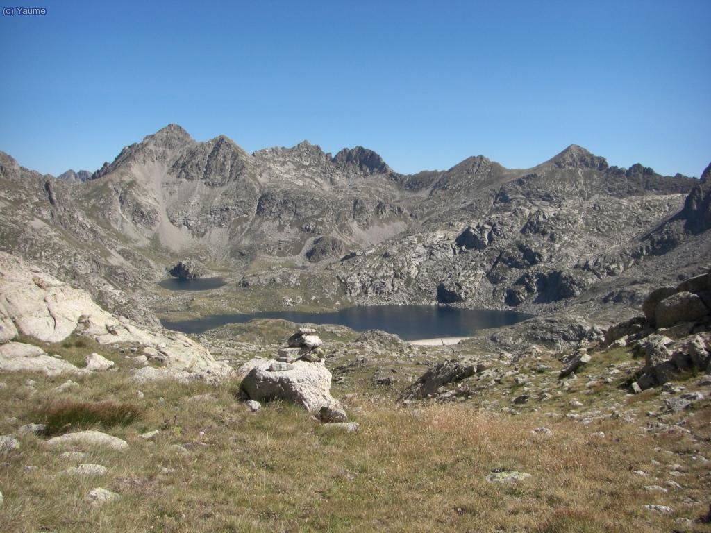 Des del coll de Neriolo veiem els estanys de Castieso, Eixerola i Cubieso, als peus del pic de Subenuix.
