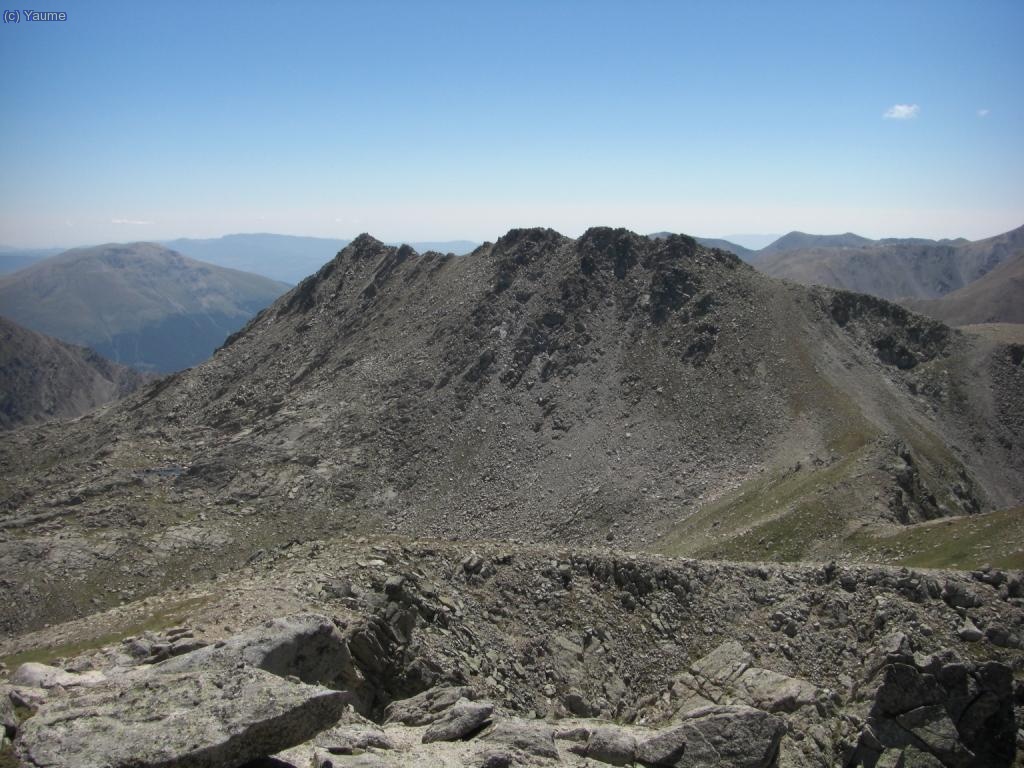 Passet a passet ens apropem a la cresta i el Cap de Reguera.