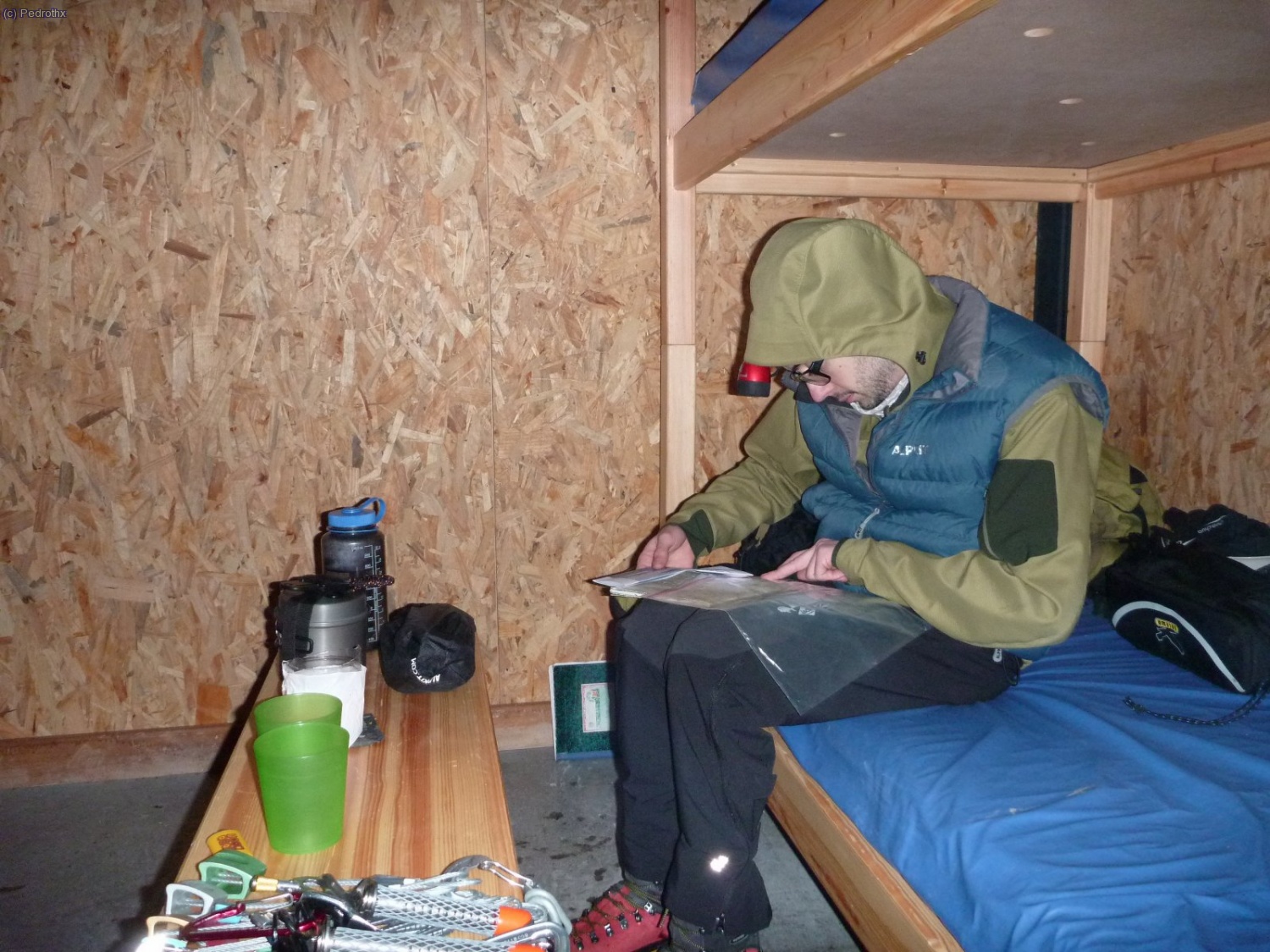 Rodri comprobando el mapa.