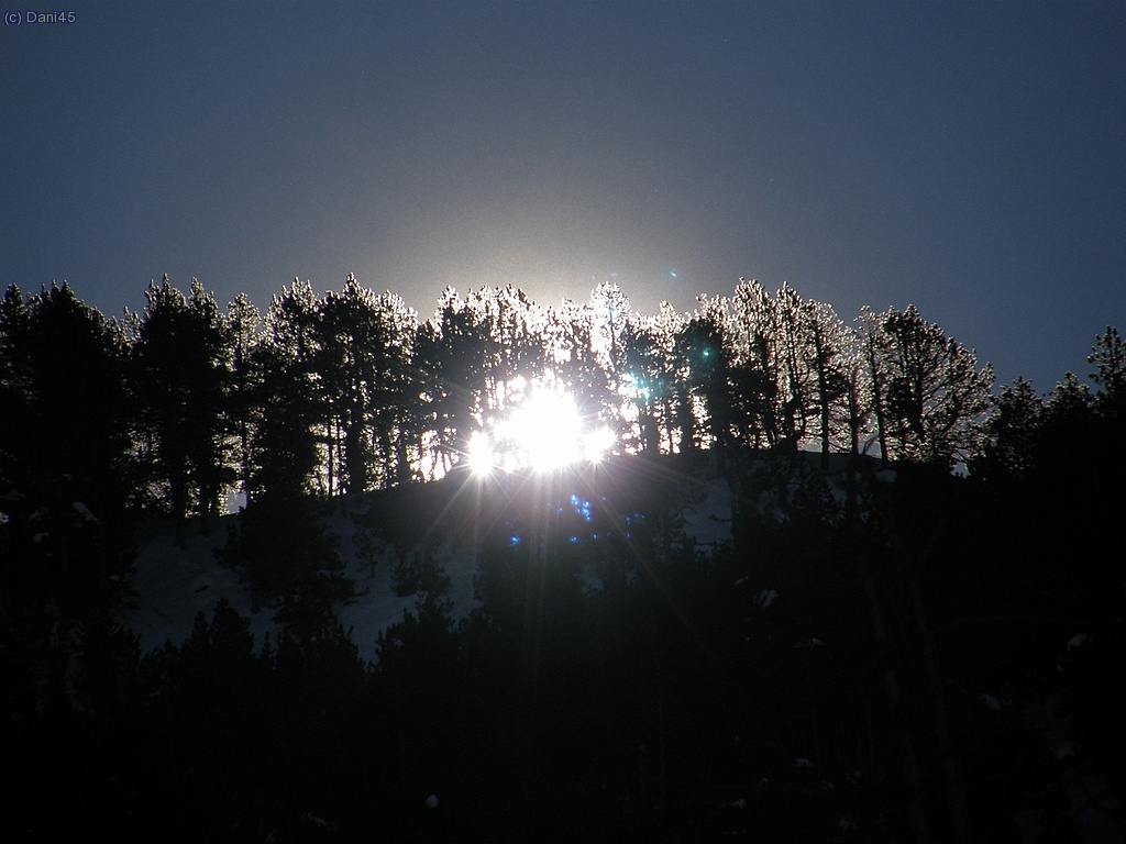 El sol tafaneja darrera d
