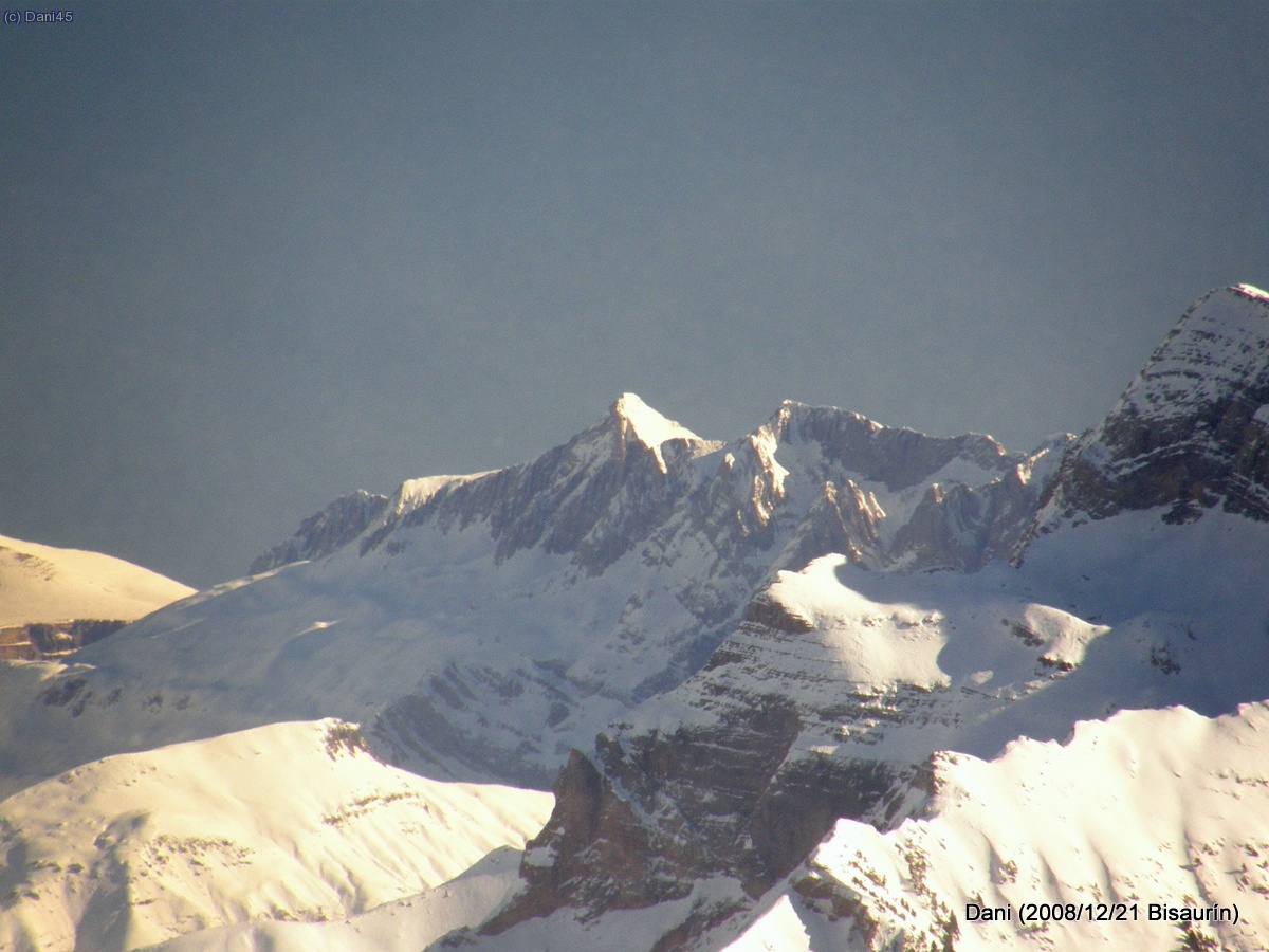 Tende&ntilde;era (2.853 m) i Ripera (dreta, 2.823 m)