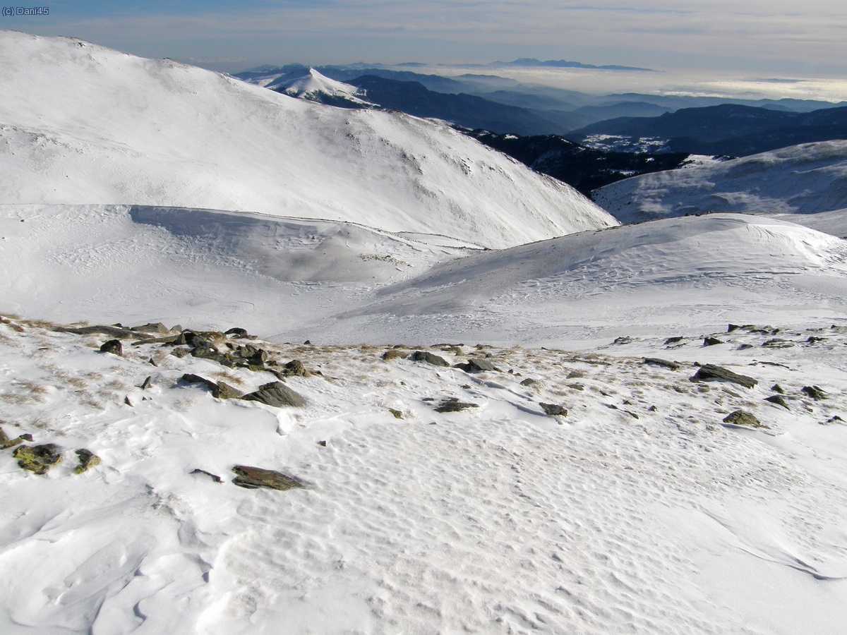 Les clotxes del Puigmal amb la Coma de les Clotes, el Taga i la Vall de Ribes al fons