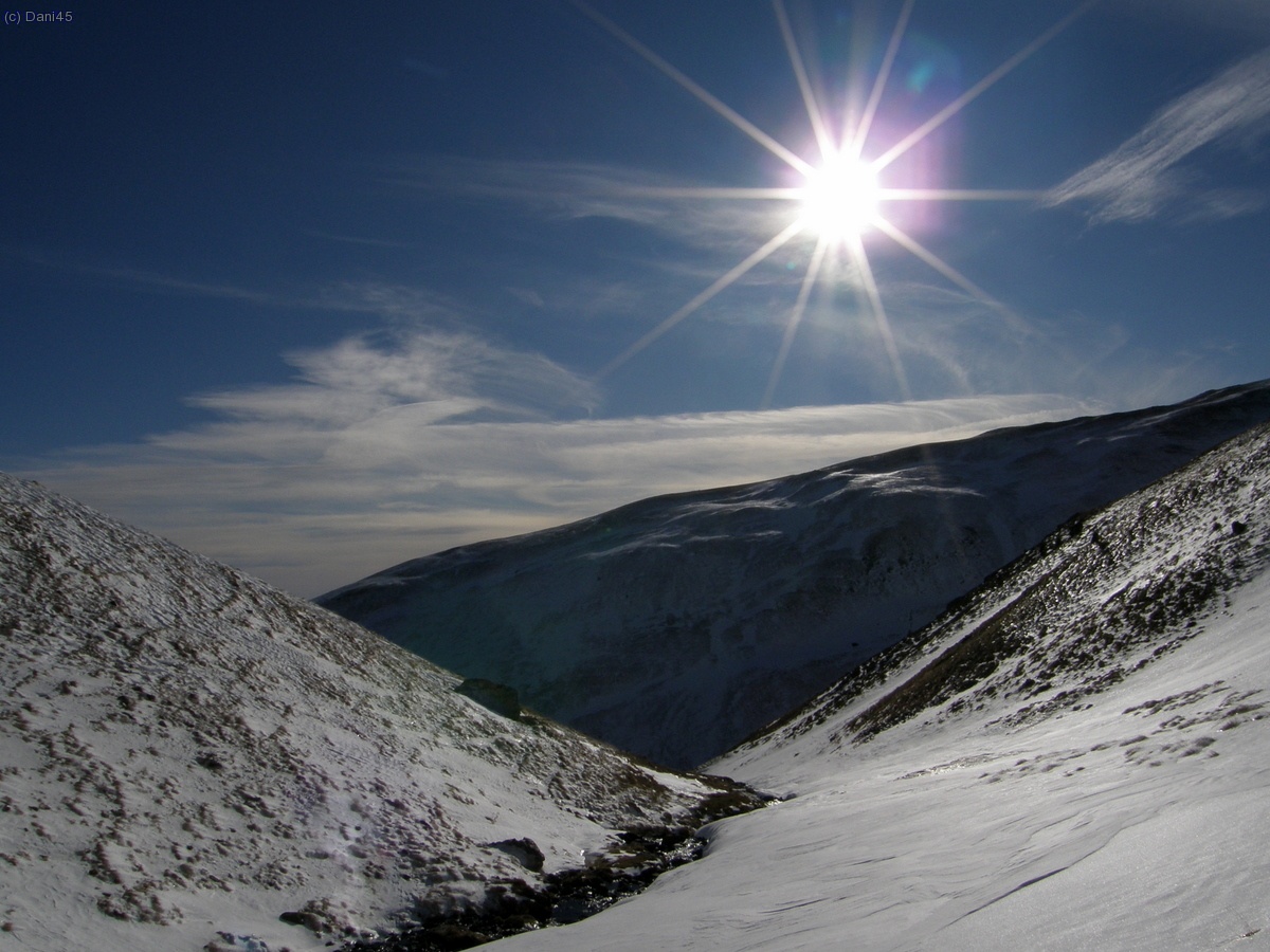 La Coma de les Clotes amb la serra de Vaquerissa al fons
