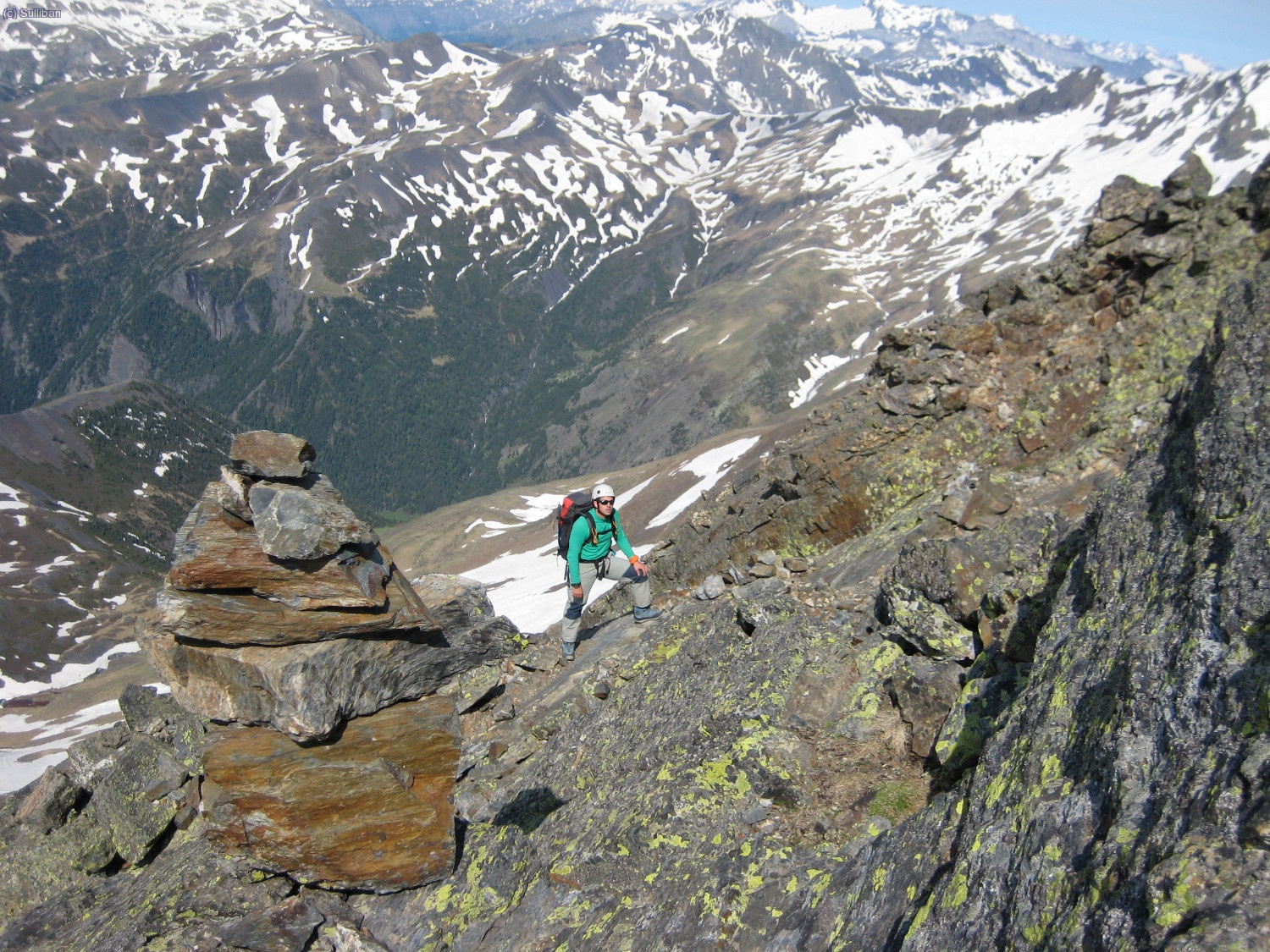 Y d&aacute; acceso a una zona m&aacute;s llana, previa a la cumbre de la Punta del Sabre.  