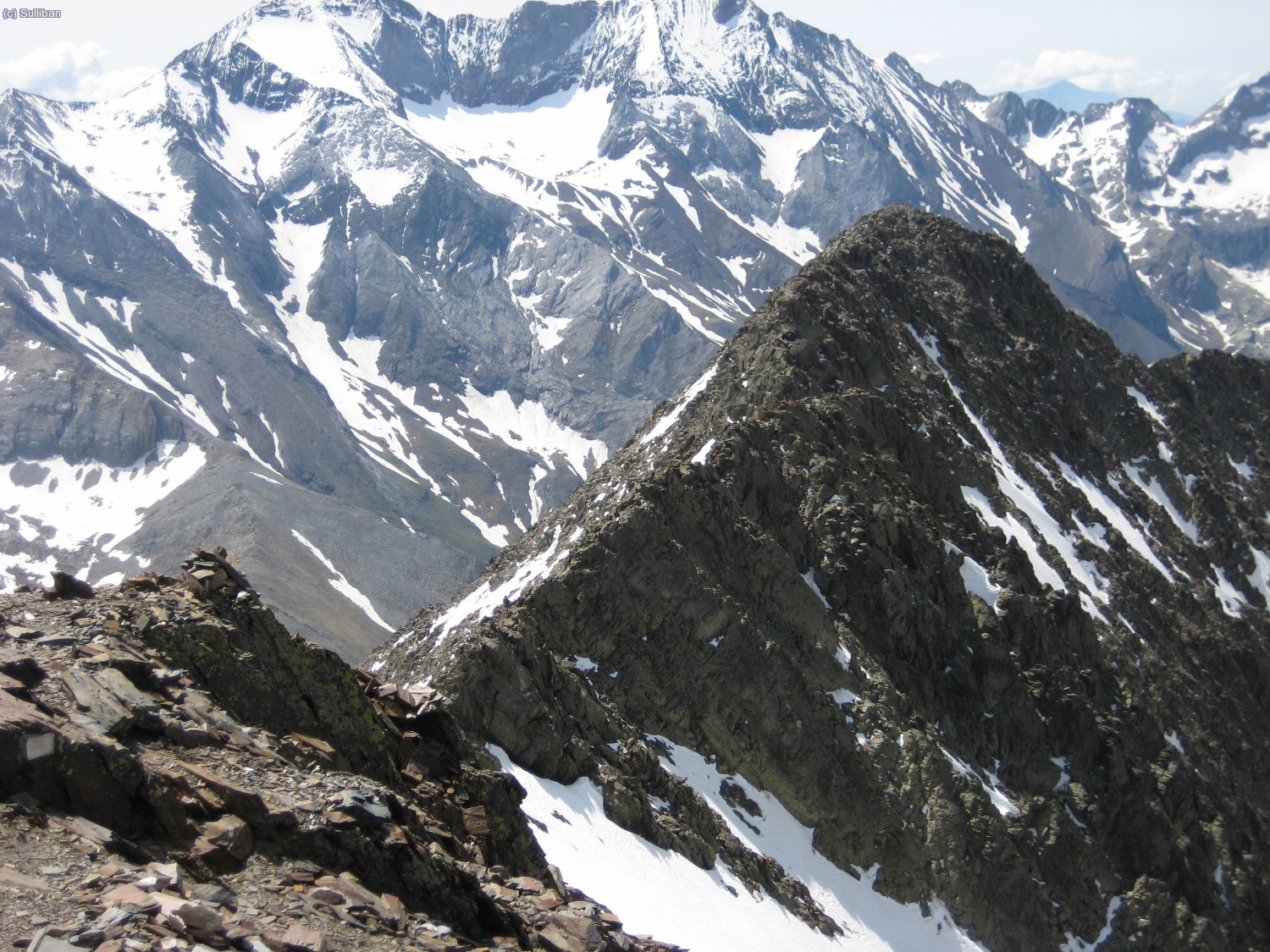 Vista atr&aacute;s hacia la arista recorrida. 