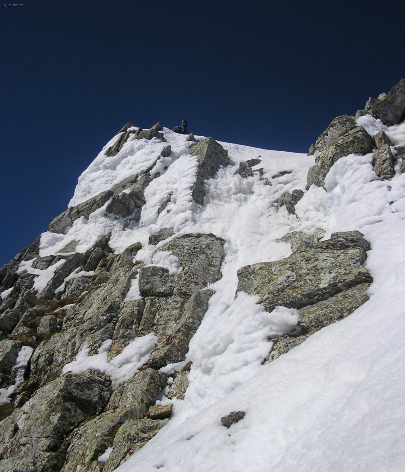 La cumbre desde el final del corredor. Ya s&oacute;lo quedan unos pasos (con cuidad&iacute;n)