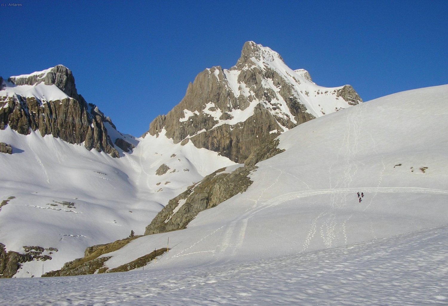 El Aspe aparece tras superar el collado de Tortiellas y las pistas de Candanch&uacute;