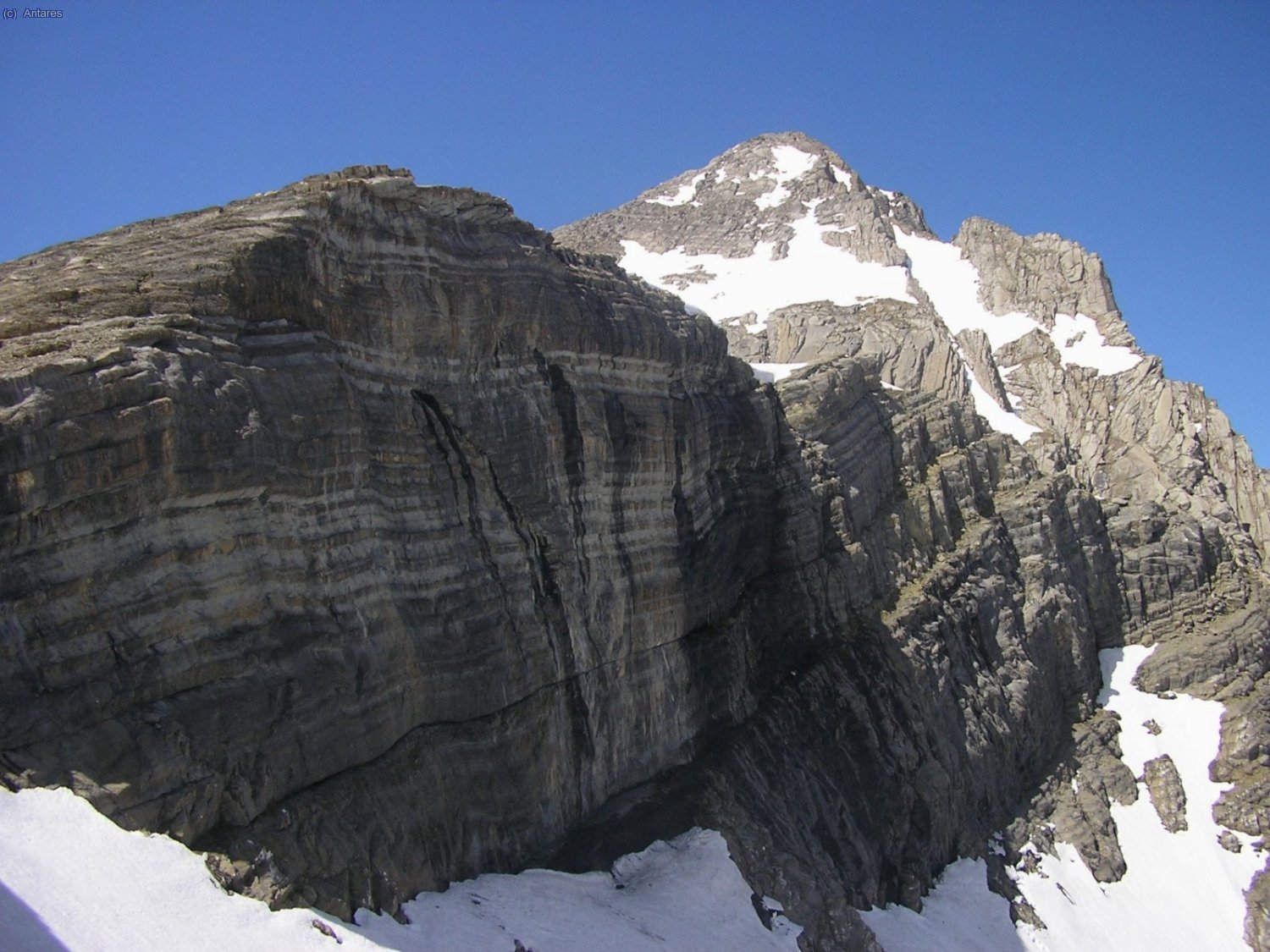 Pared estriada que flanquea el Embudo