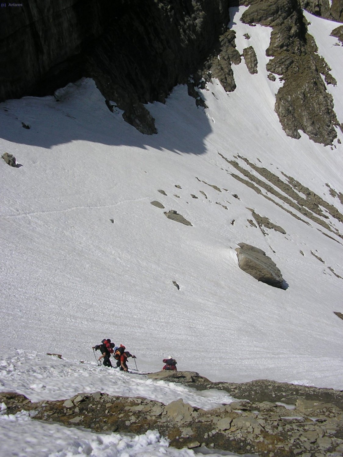 Los compa&ntilde;eros terminando las &uacute;ltimas palas del Embudo