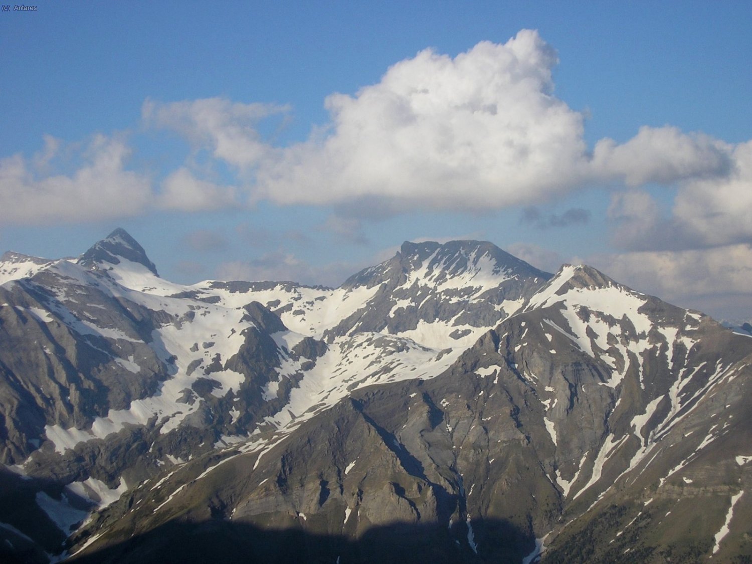 Al otro lado del valle, La Munia, Robi&ntilde;era y Chinipro
