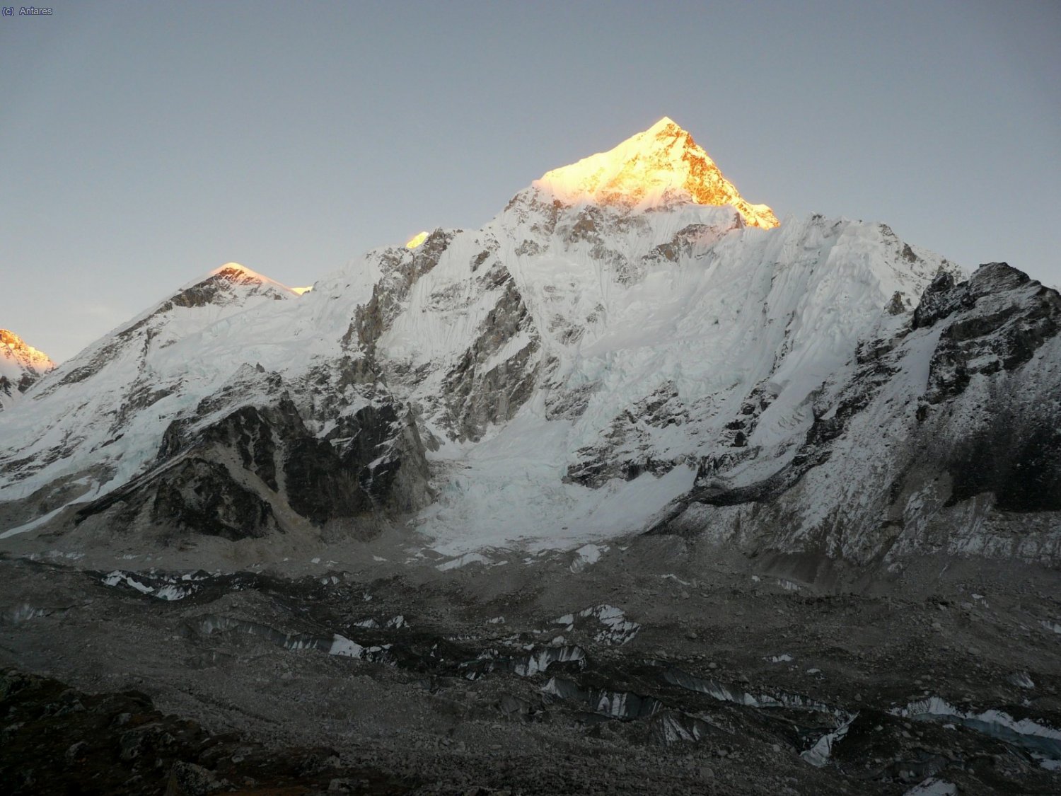 Nuptse, Everest y su arista oeste encendidos