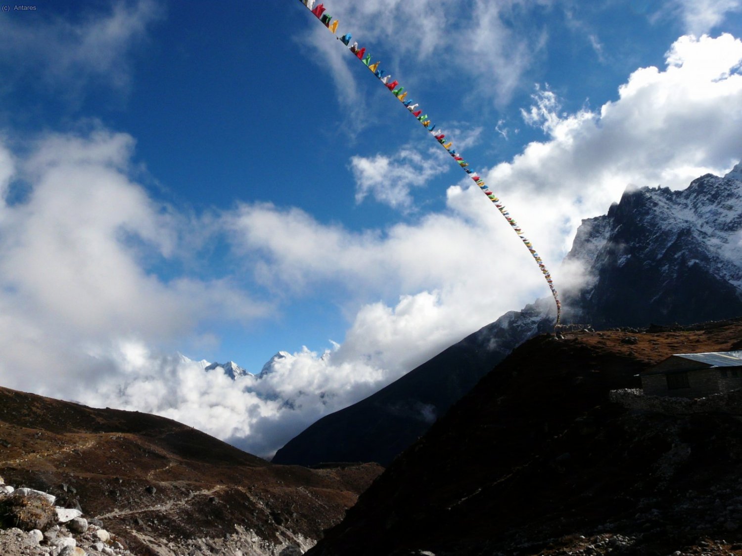 Banderas de oraci&oacute;n sobre Dughla