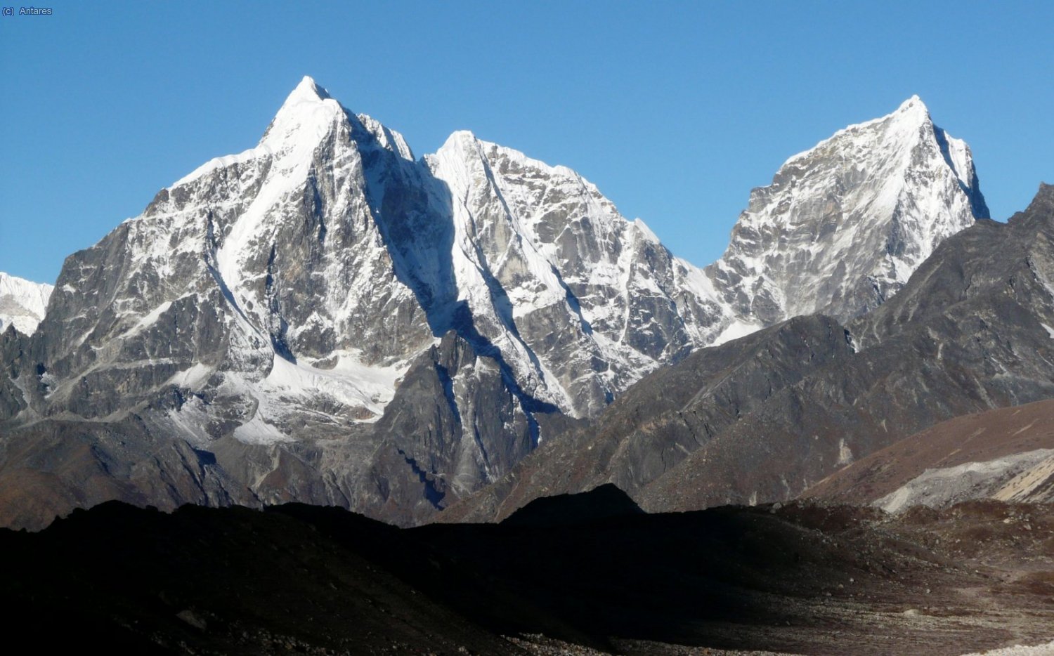 Taboche y Cholatse desde el campo base del Island Peak