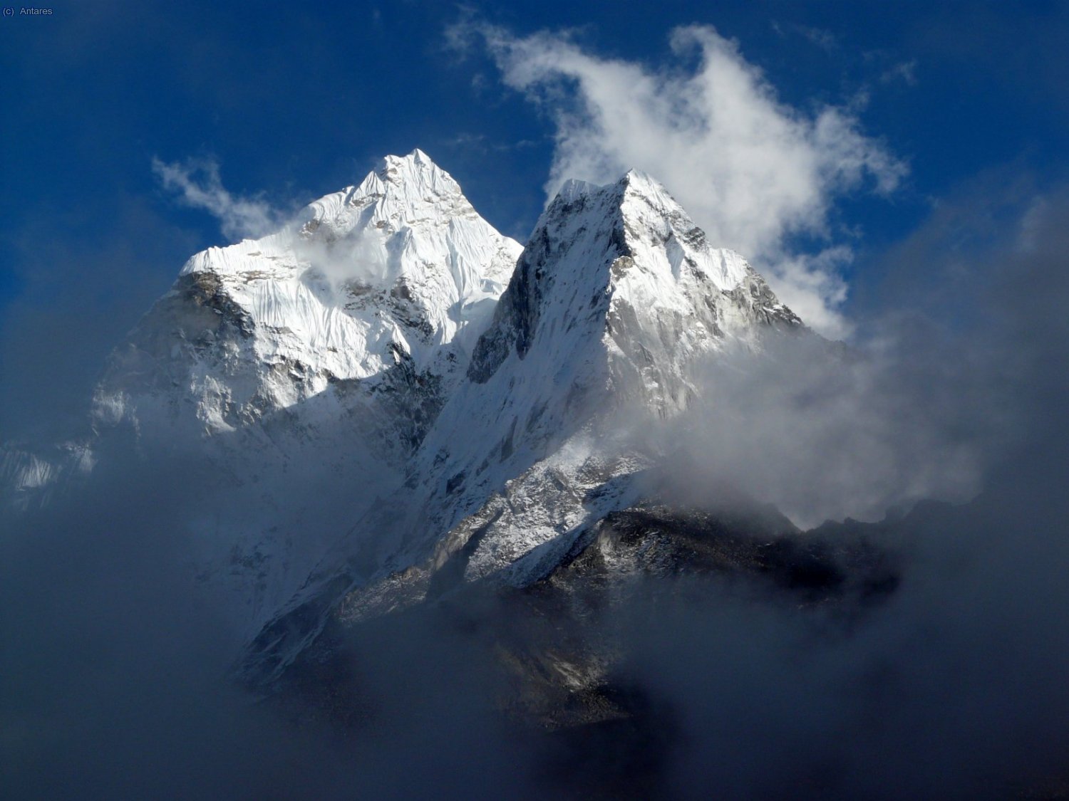 Ama Dablam sobre Dingboche