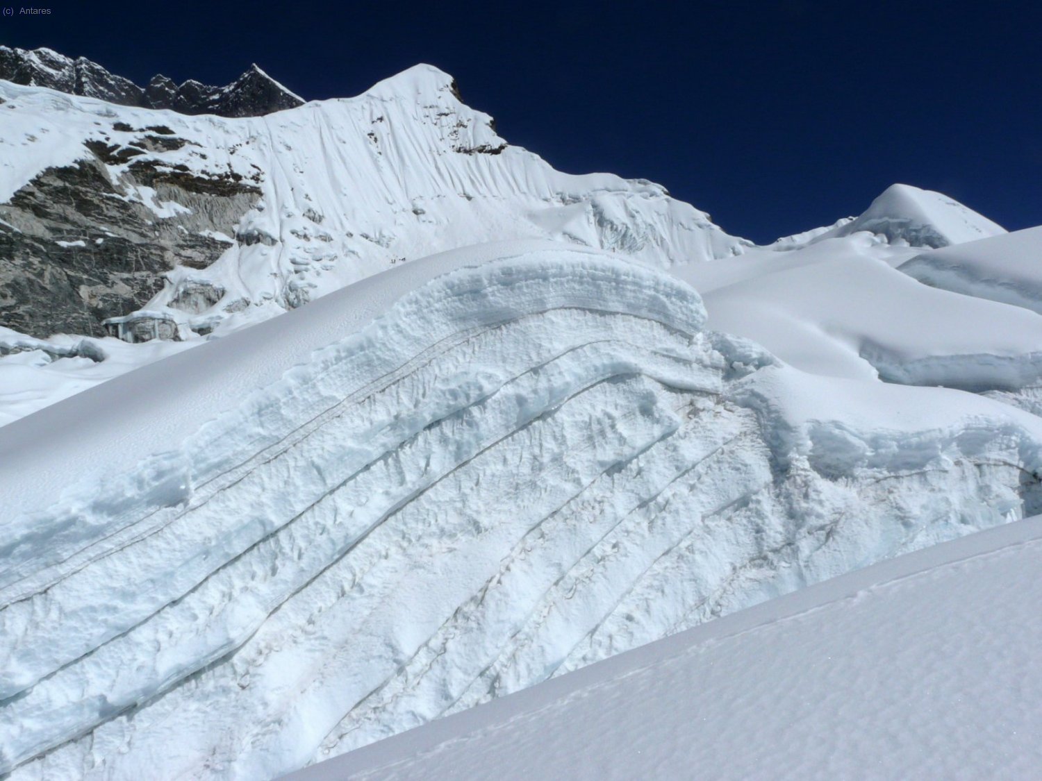 Grietas bajo la arista del Island Peak y el Lhotse