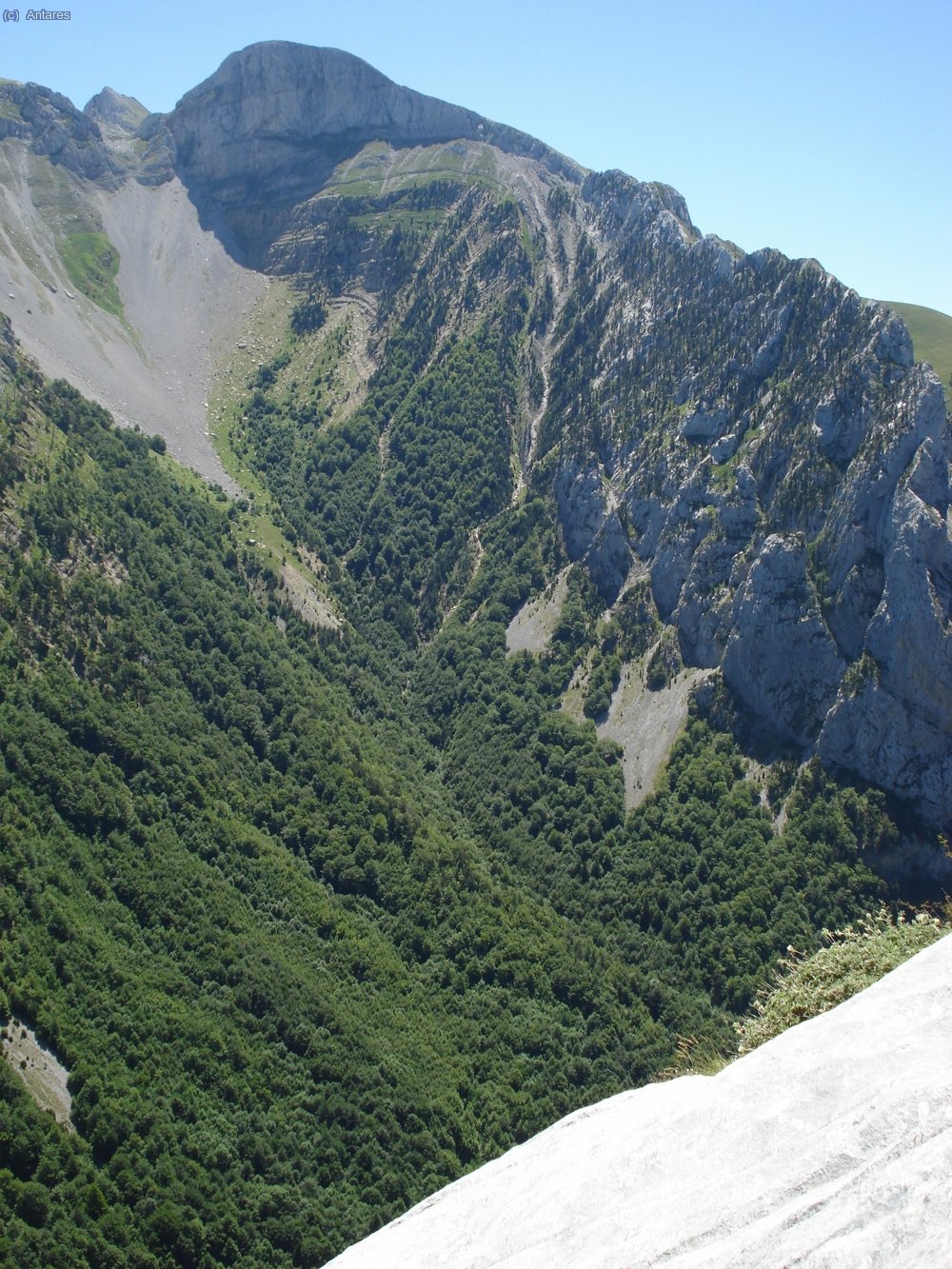 Espelunga al otro lado del valle