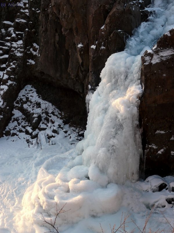 Hundfoss tambi&eacute;n petrificada