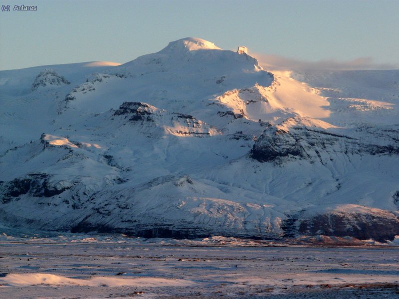 La monta&ntilde;a m&aacute;s alta de Islandia: Hvannadlashn&uacute;kur (2110 m)