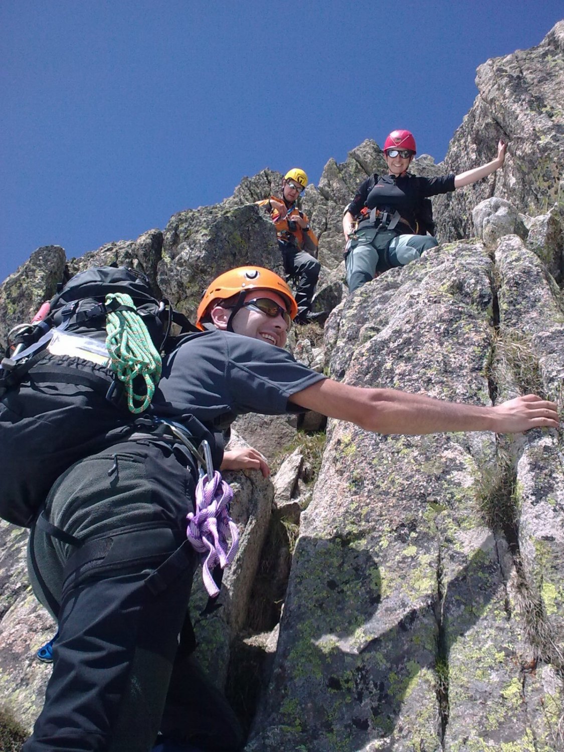Jordi y compa&ntilde;ia comenzando la trepada.