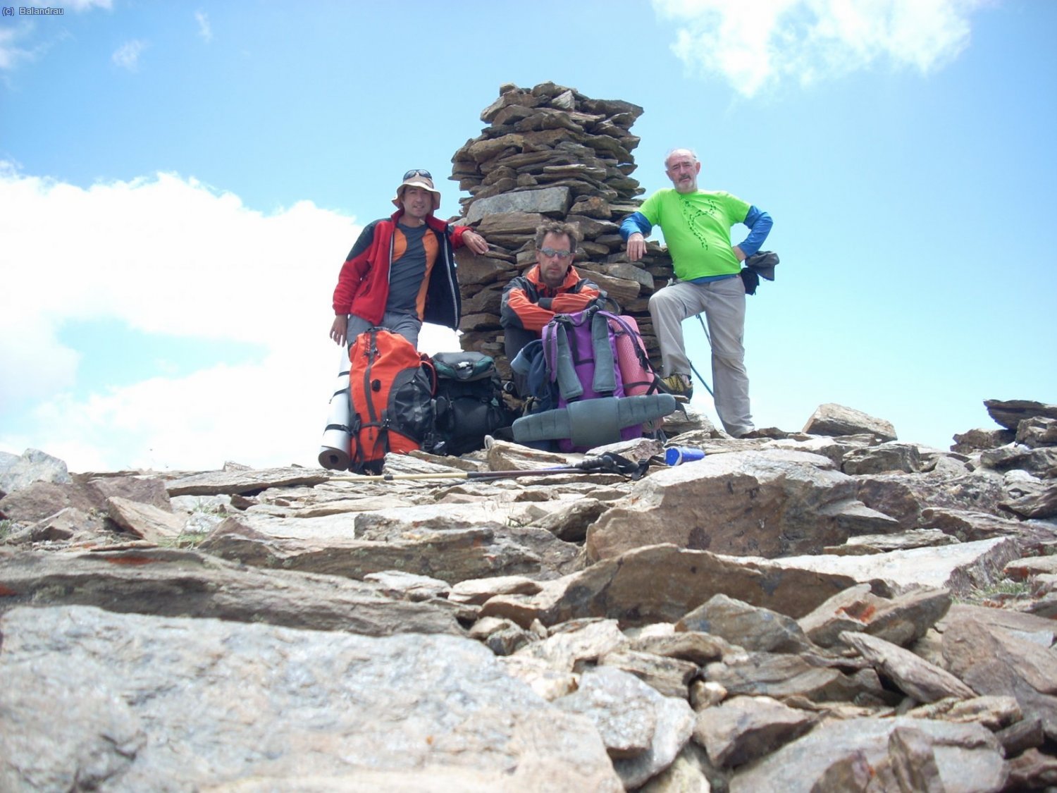 Cumbre del Puntal de los Cuartos a 3152 mts. &aacute;ntes hemos pasado llaneando por Los Cervatillos de 3113 mts. 
