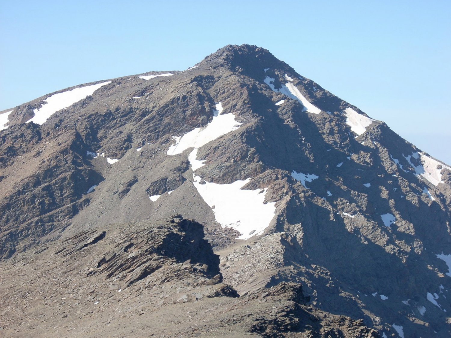 Desde la cumbre de la Alcazaba,nuestro pr&oacute;ximo envite para dentro de unas 3 horaas,El Mulhac&eacute;n.
