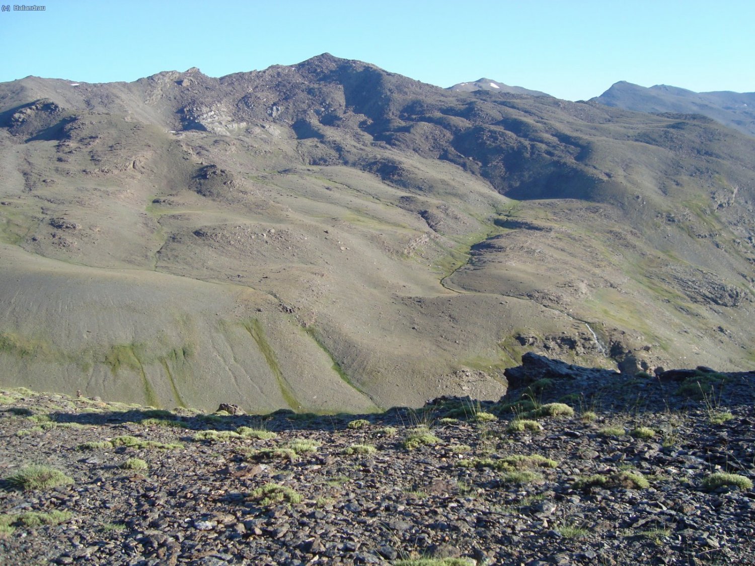 Subiendo a la Alcazaba y mirando hacia atr&aacute;s con satisfacci&oacute;n al ver lo que y&aacute; llevamos en las piernas.
