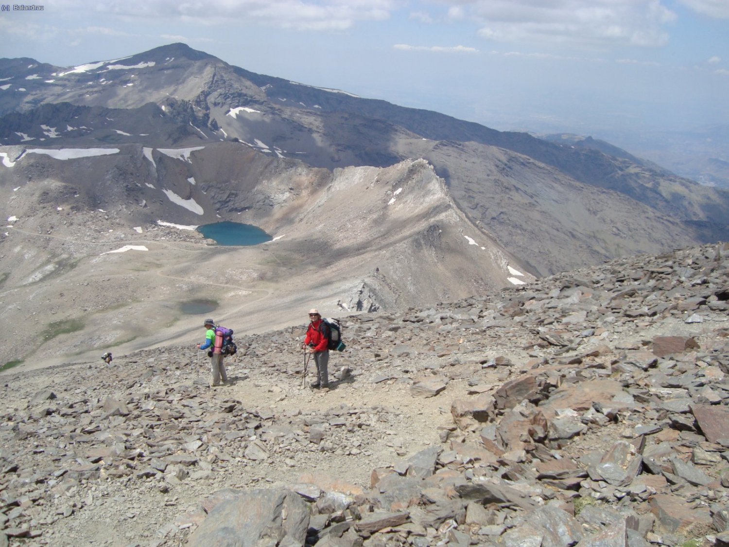 Bajando al Circo de La Caldera.A la derecha el pr&oacute;ximo objetivo el Puntal de la Caldera.