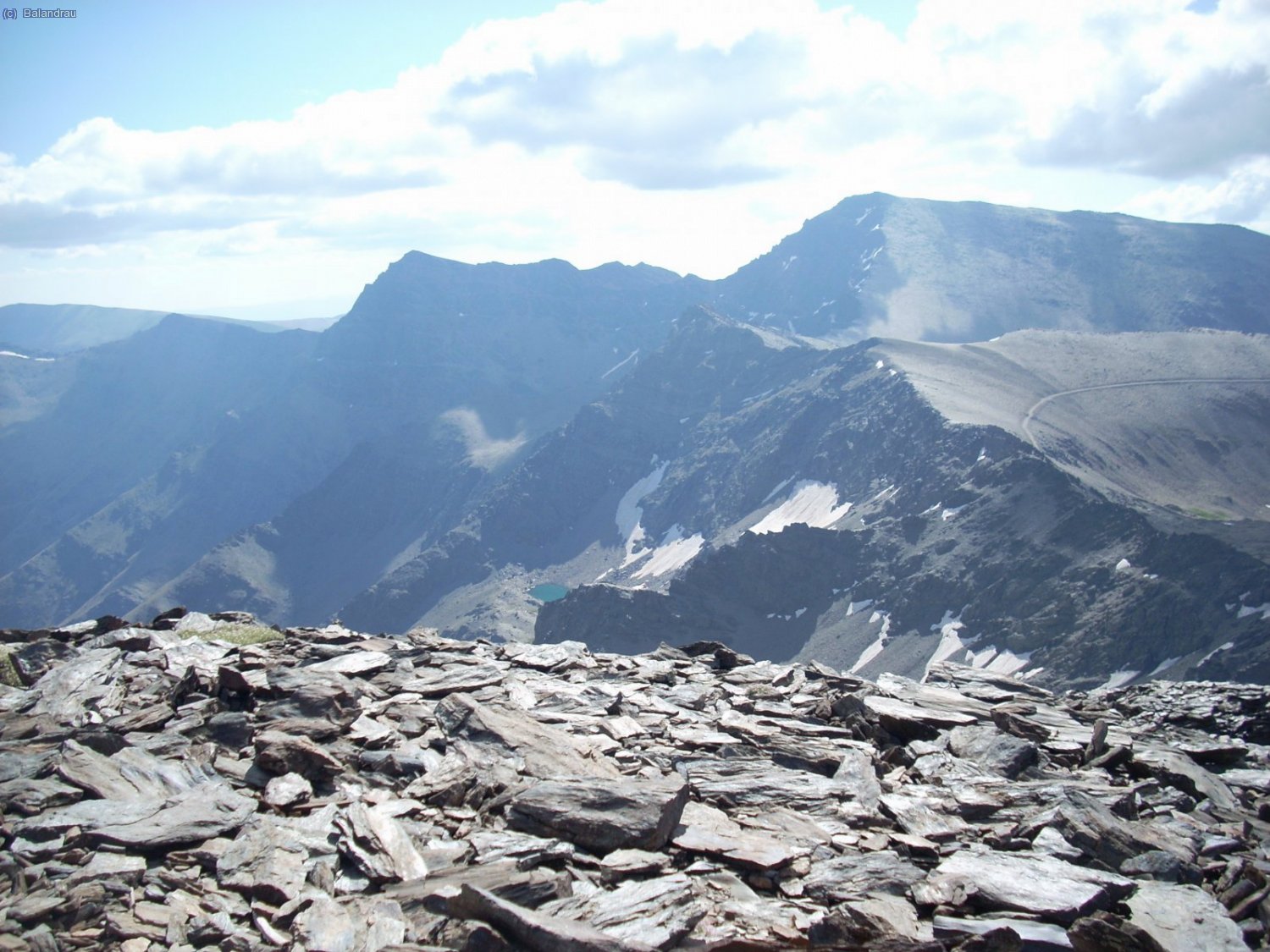 Desde el Cerro de los Machos mirando hacia atr&aacute;s,Loma Pelada,Puntal de la Caldera,Mulhac&eacute;n,Alcazaba etc.