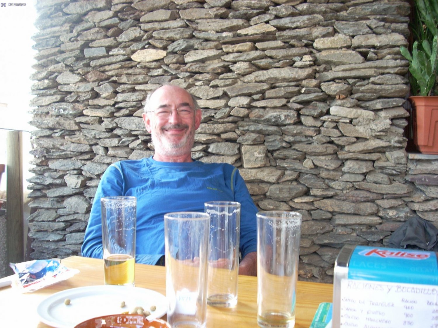 Tomando unas birras de satisfacci&oacute;n en Trevelez,sin pensar en que ma&ntilde;ana nos queda volver a subir al Puerto de Trevelez a 2800 para recuperar el coche en Postero Alto.