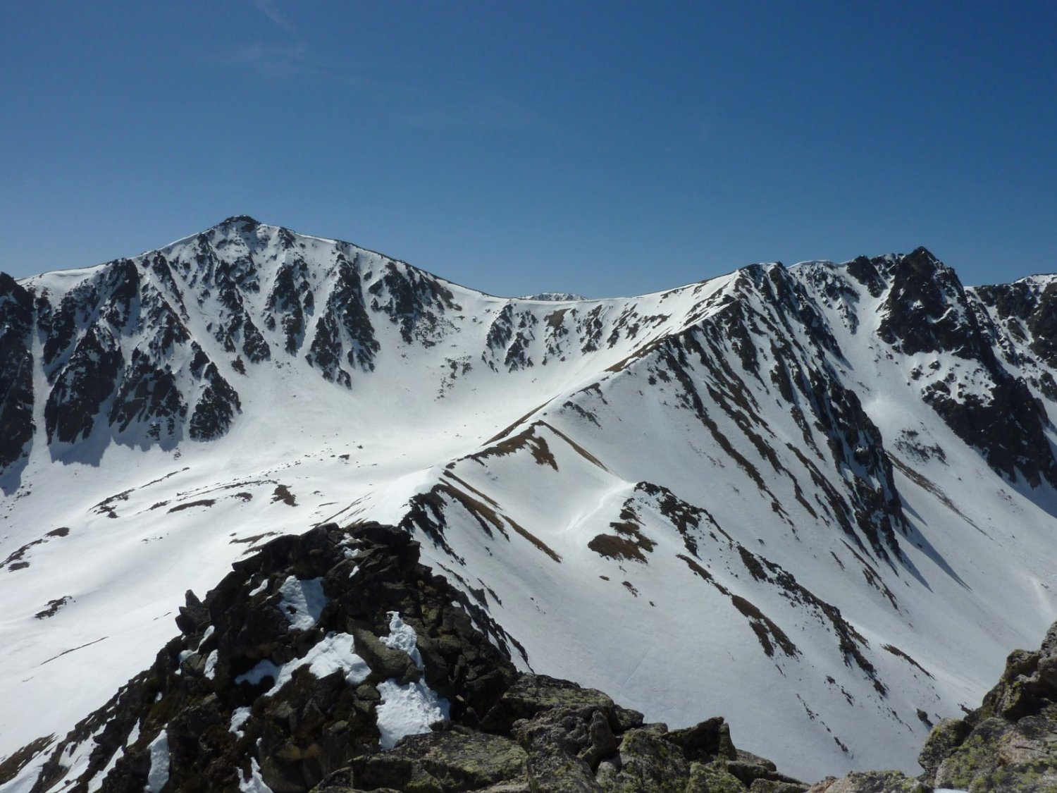 Tornem a veure el Pic de la Vinyola (esquerra) i el Coll de l