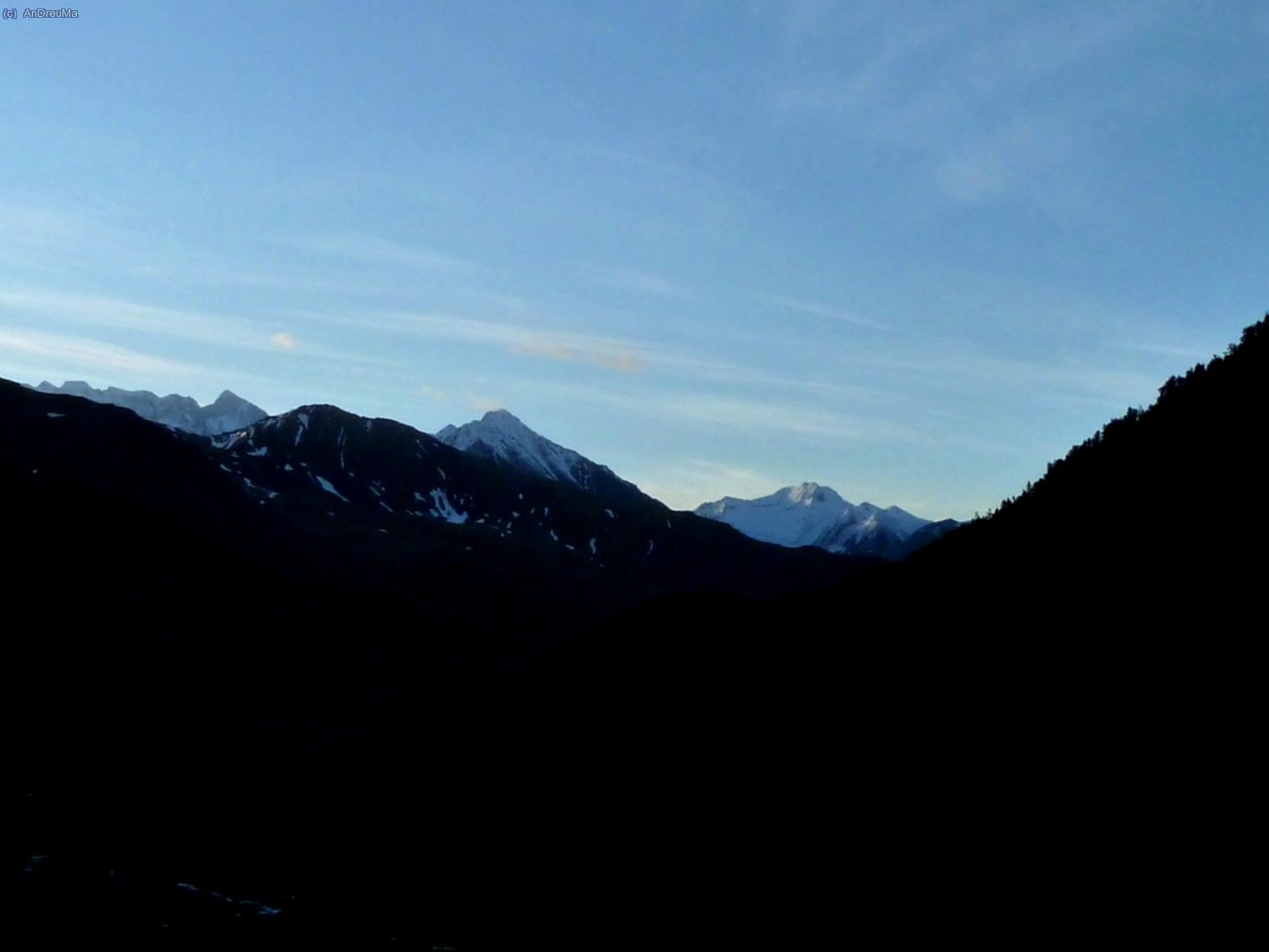 A les 6 i quart diana...i les muntanyes que es lleven...el Vallibierna a la Dreta i el Maldito al mig!!