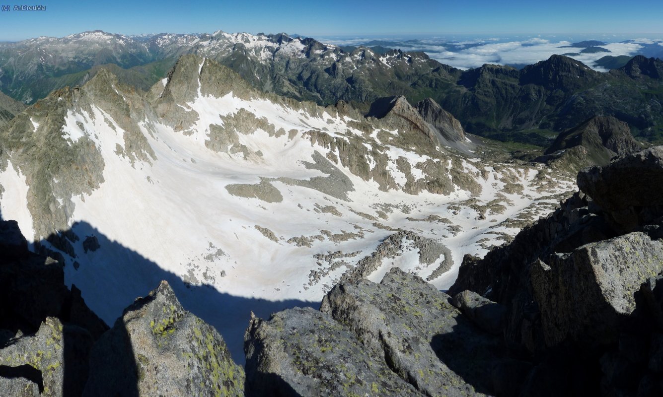 Una vista direcció N-W.
Amb la glacera d