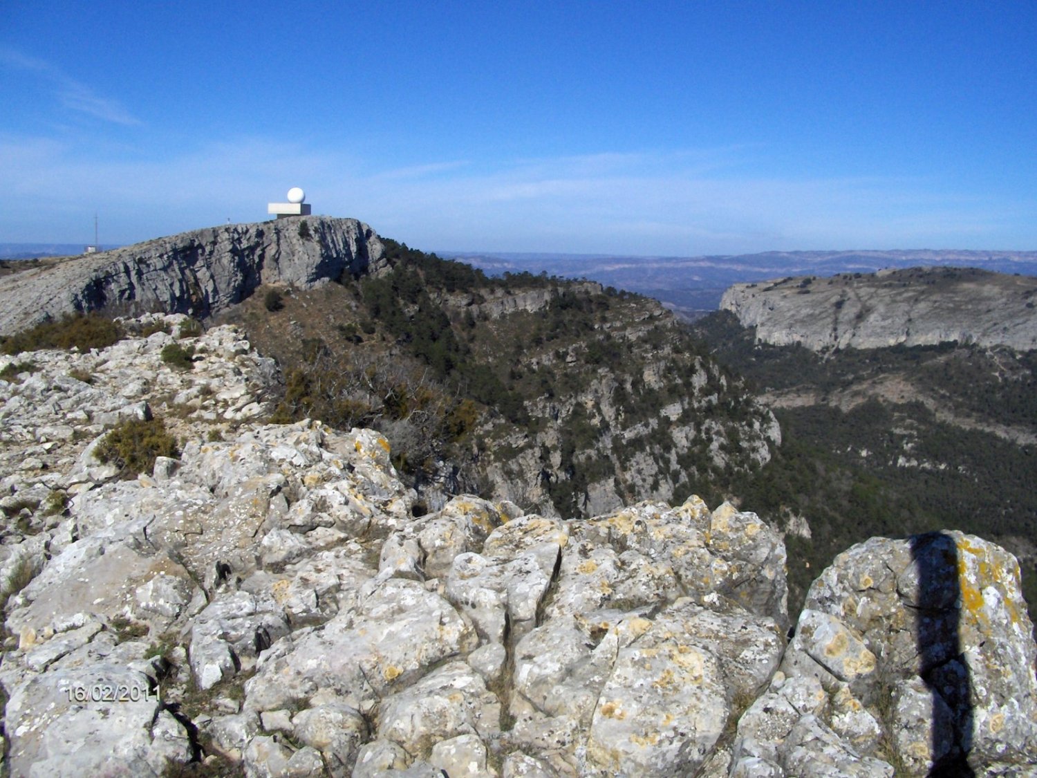 La Miranda de Llaberia con el radar meteorol&oacute;gico desde La Creu.