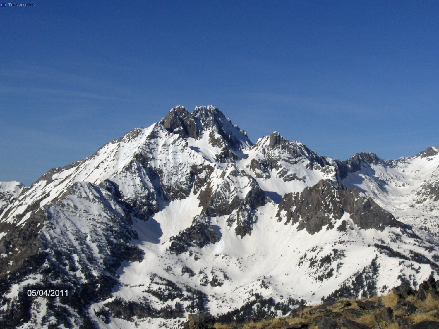 Una imagen muy bella de la vertiente norte de las Tucas de Ixeia.