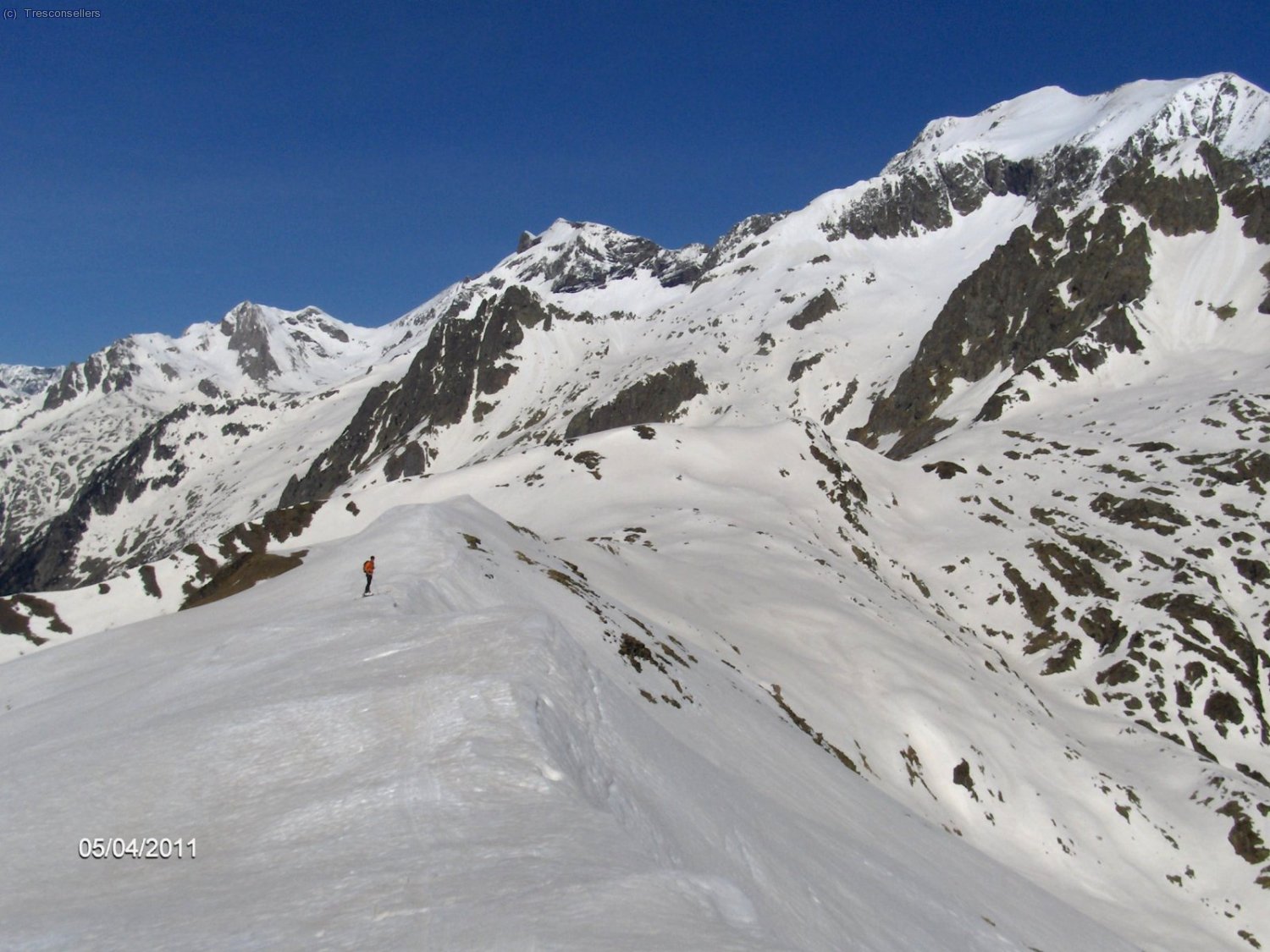 En la cima de la Tuca del Frontonet. Bajaremos por la collada occidental hasta la caba&ntilde;a de Lliterola.