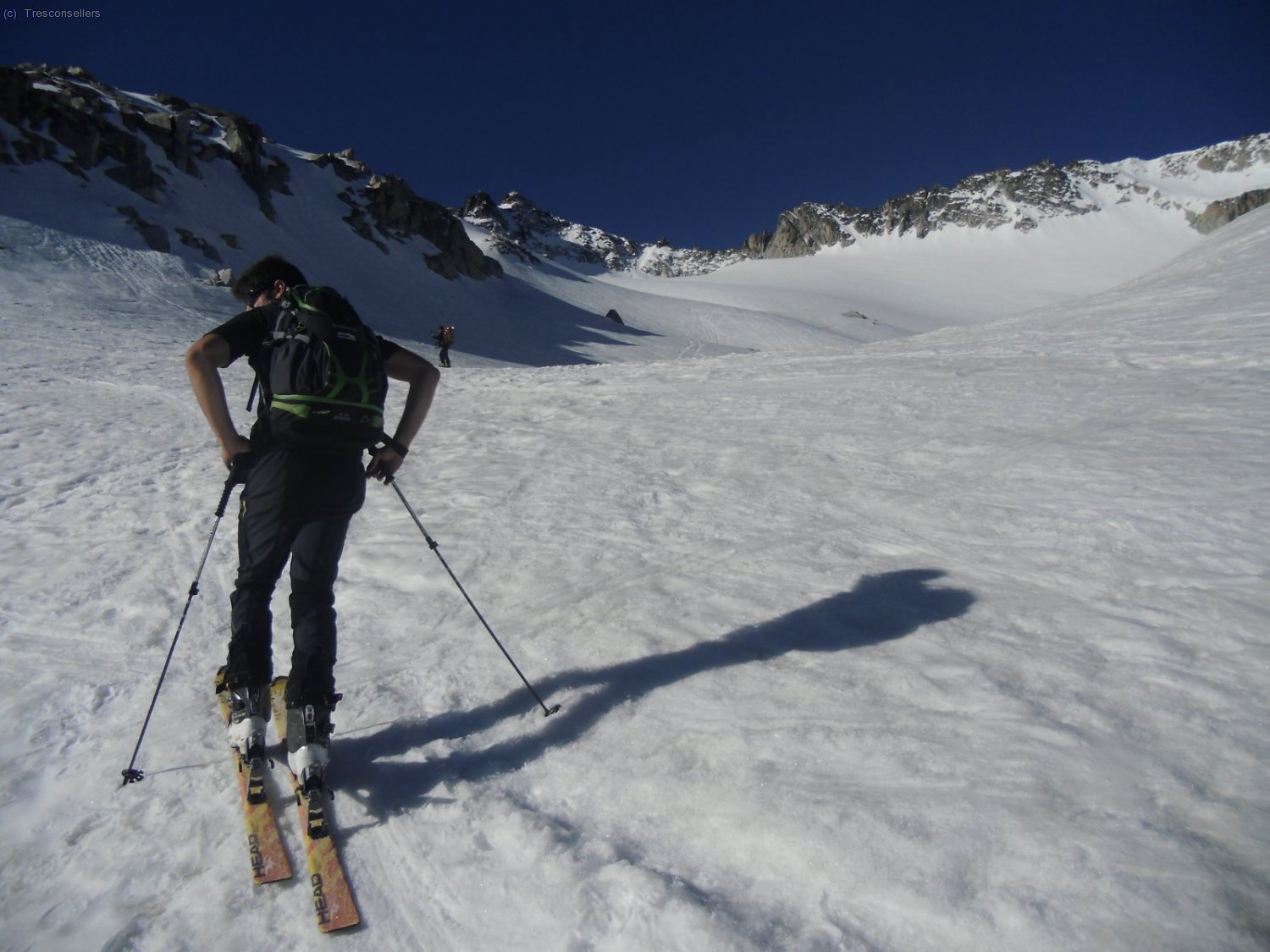 Javi llegando al cruce de trazas, dejamos la que sube al collado de la Rimaya y nos dirigimos al Portill&oacute;n Superior.